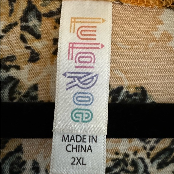 2X Lularoe Perfect Tee. Pre-owned great condition. Pretty mustard colored print. - Picture 3 of 3
